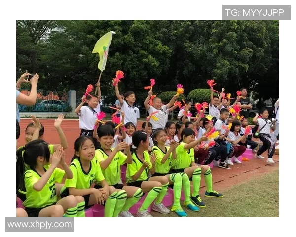 足球明星李华的成长历程与辉煌成就全景解析